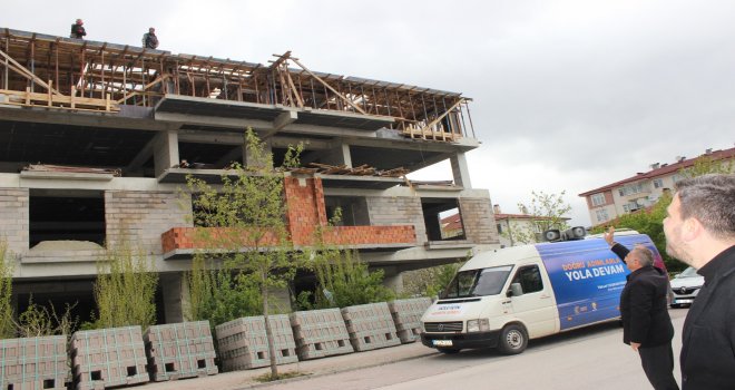 İnşaat işçilerinden oy sözünü 5. kattan aldı; ‘Oylarımız reise ve sana’
