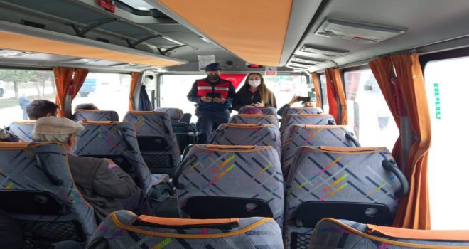 Jandarma sürücüleri denetlemek için minibüste yolcu gibi davrandı
