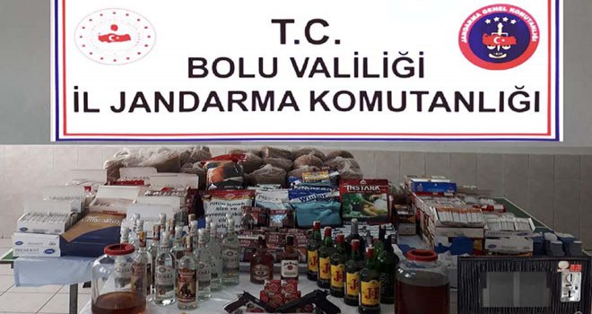 Jandarmadan ruhsatsız silah ve kaçak alkollü içecek operasyonu