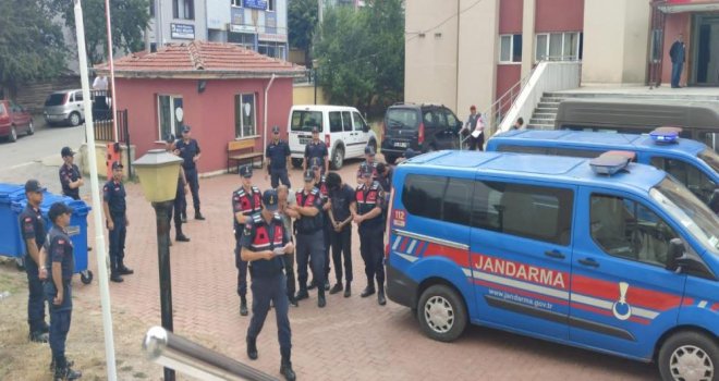 Kablo çalarken suçüstü yakalandılar...