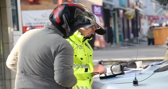 Kapalı caddeye motosikletle girenlere ceza yağdı....