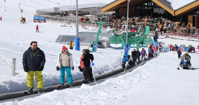 Kartalkaya'da kayak sezonu kapandı: Son günde kayağın tadını çıkardılar