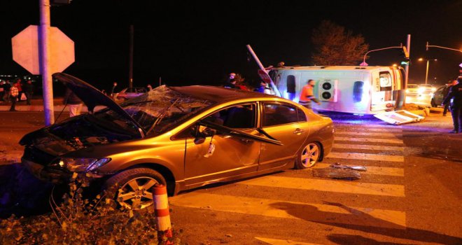 Kazada ağır yaralanan sürücüyü hastaneye taşıyan ambulans devrildi: 1 ölü, 3 yaralı