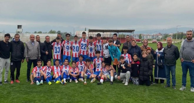 Kıbrıscıkspor U-15’te namağlup şampiyon oldu