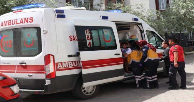 Kolunu spor aletine kaptıran çocuğu itfaiye kurtardı