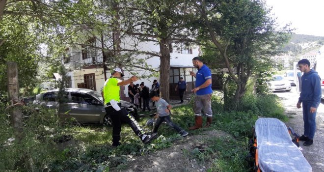 Kontrolden çıkan otomobil bahçeye daldı: 1 yaralı