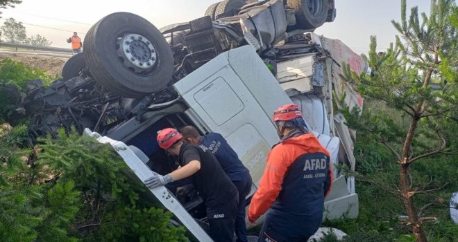 Kontrolden çıkan tır tepetaklak oldu: 1 yaralı