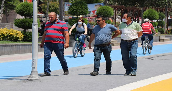 Korona virüs sayılarının arttığı Bolu’da vatandaşlar maske konusunda tedbirsiz