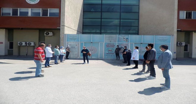 Korona virüsü yenince alkışlarla taburcu edildi