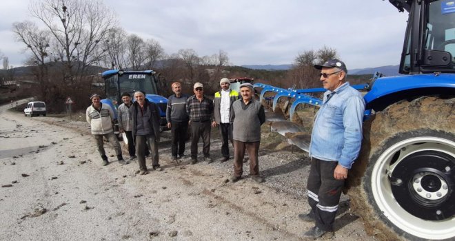 Köye ait tarlayı hep beraber ektiler: Geliriyle köyün ihtiyaçları karşılanacak