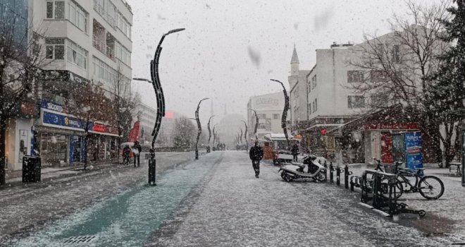 Lapa lapa kar görenleri mest etti..