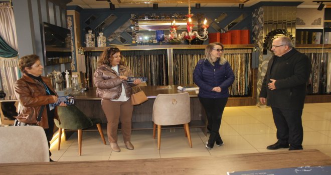 Mansur Şen her gittiği yerde yoğun ilgi görüyor 
