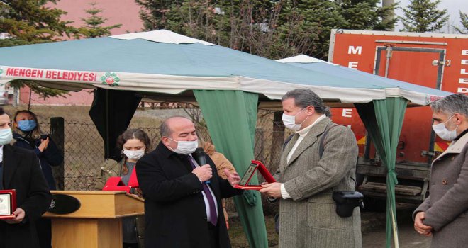 Mengen Belediyesinden Gazetemize Anlamlı Plaket 