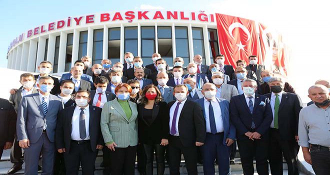 Meral Akşener Bolu’da yoğun ilgi gördü