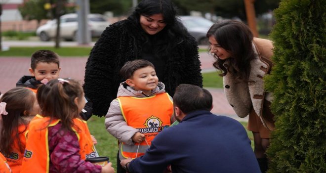 Minik ellerden, büyük destek eli