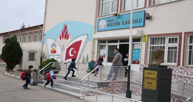 Minik öğrenciler cesaretlerinden dolayı alkışlandılar