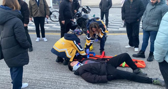 Motosiklet otomobille çarpıştı: 1 yaralı....