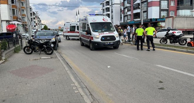 Motosikletle bisiklet çarpıştı: 3 yaralı..