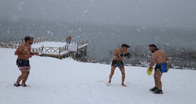 Muay Thai Milli Takımı, dondurucu soğukta Abant’ta antrenman yaptı