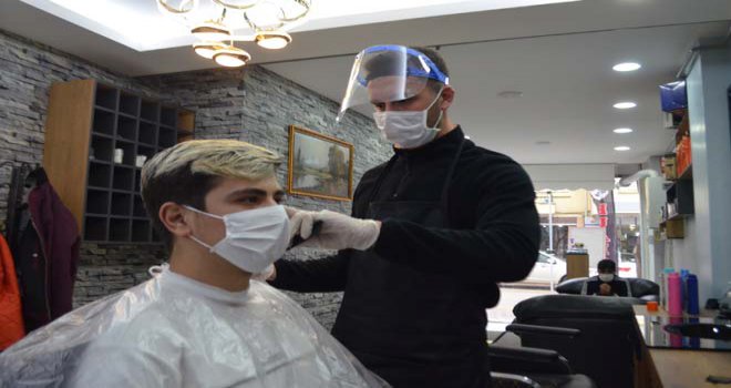 Müşterileri azalan berberler eski bayramlarını arıyor