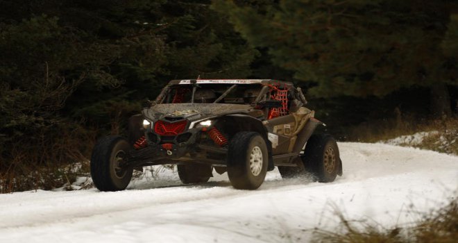 Off-road sporcuları zorlu parkurda zamanla yarıştı