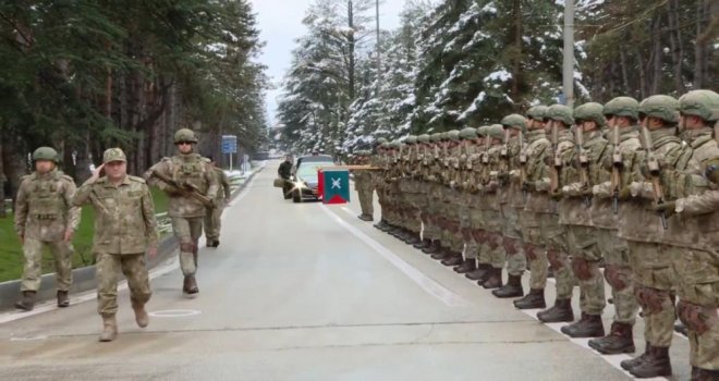 Orgeneral Bayraktaroğlu Bolu Komando Tugayını ziyaret etti