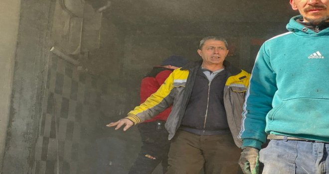 Oto kuaför dükkanında çıkan yangın paniğe neden oldu