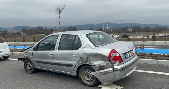 Otomobil ile tırın çarpıştığı kazada şans eseri yaralanan olmadı.....