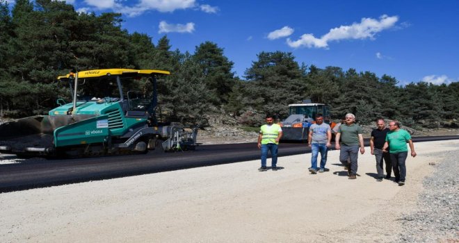 Özel İdare, kendi ürettiği asfaltla yol yapmaya başladı