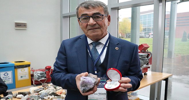 Sağlığa iyi geldiği inanılan “Kalsedon Taşı” hünerli ellerde takıya dönüşüyor