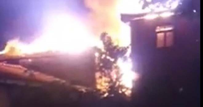 Seben’de 2 ev alev alev yandı