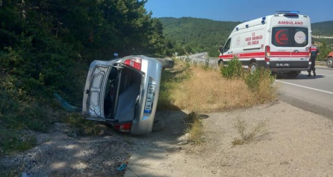 Seyir halindeki otomobil takla attı: 2 yaralı....