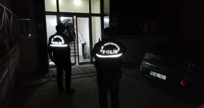 Silahla oynarken kendini bacağından vurdu