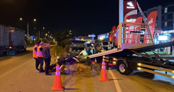Sürücüsü fenalaşan otomobil tabelaya çarptı: 1 yaralı
