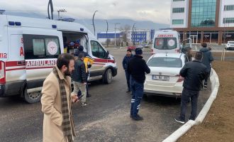 . Kavşakta 2 otomobil çarpıştı: 1 yaralı..