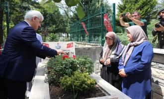 15 Temmuz darbe girişiminde şehit düşen Ozan Özen mezarı başında anıldı.....