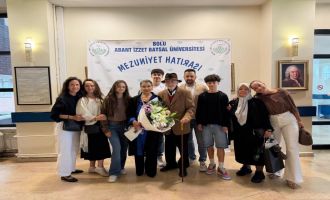 76 yaşında üniversiteden mezun oldu, azmiyle gençlere taş çıkarttı