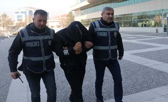 80 yaşındaki kadını dolandırmaya çalışırken suçüstü yakalandı