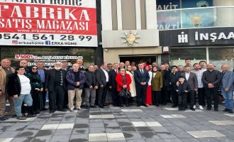 AK PARTİ BAYRAMLAŞMASI SOKAKLARA TAŞTI KAZIM KONAK PARTİLİLERİYLE BAYRAMLAŞTI 'AÇIK ARA BİRİNCİ OLACAĞIZ'