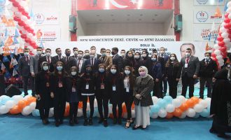AK PARTİ GENÇLİK KOLLARI 40 İSİMDEN OLUŞTU 