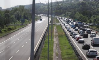 Akın akın gidiyorlar: Bayram trafiği böyle görüntülendi