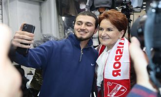 Akşener, Bolu’da yoğun ilgiyle karşılandı