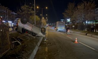 Alkollü sürücünün kullandığı otomobil tellere çarpıp ters döndü: 1 yaralı..
