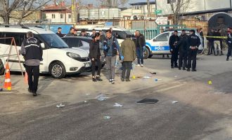 Baba ile oğullarını vurdu, çocuklardan biri hastanede hayatını kaybetti