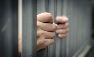 Baba ve oğlunu 115 bin lira dolandıran 2 kişiye 8'er yıl hapis cezası