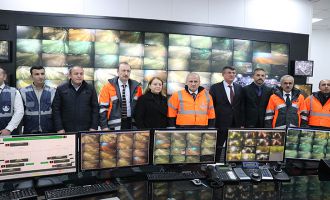 Bakan Turhan, yeni yıla karayolları çalışanlarıyla birlikte girdi