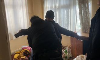 Balkondan tırmanıp girdiği evde 2 gün yaşadı