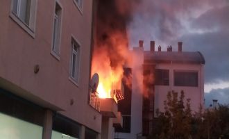 Balkondan yükselen alevler korku dolu anlar yaşattı