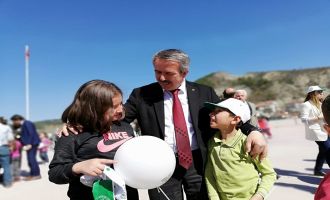 Başkan Kazan; ‘Toplumumuz için çocuklarımız ne kadar önemliyse ülkemizin toprakları için fidanlar da o kadar önemlidir’