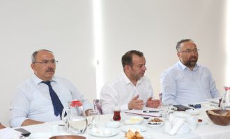 Başkan Özcan, 11 mahalle muhtarı ile bir araya geldi